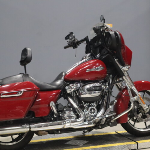 2021 Harley-Davidson<sup>®</sup> Street Glide<sup>®</sup> FLHX thumb 2