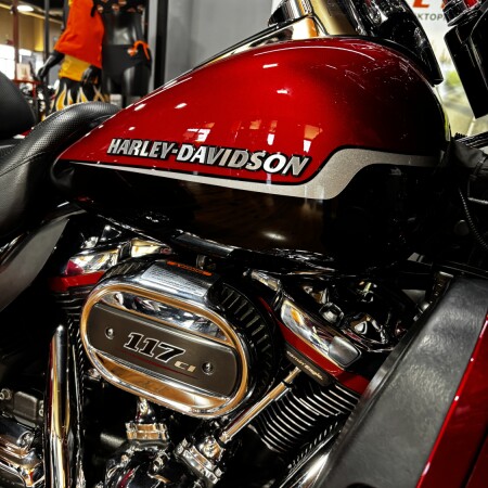 2021 Harley-Davidson® CVO™ Tri Glide® SUNSET ORANGE & SUNSET BLK thumb 3