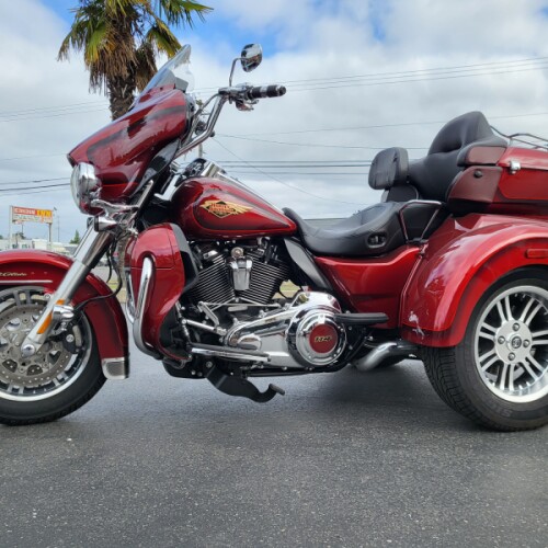 2023 Harley-Davidson® Tri Glide® Ultra FLHTCUTG thumb 1