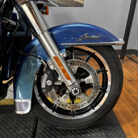2014 Harley-Davidson® Electra Glide® Ultra Limited DAYTONA BLUE thumb 2