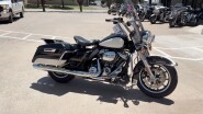 2022 Police Road King Vivid Black / Birch White / Silver pinstripe