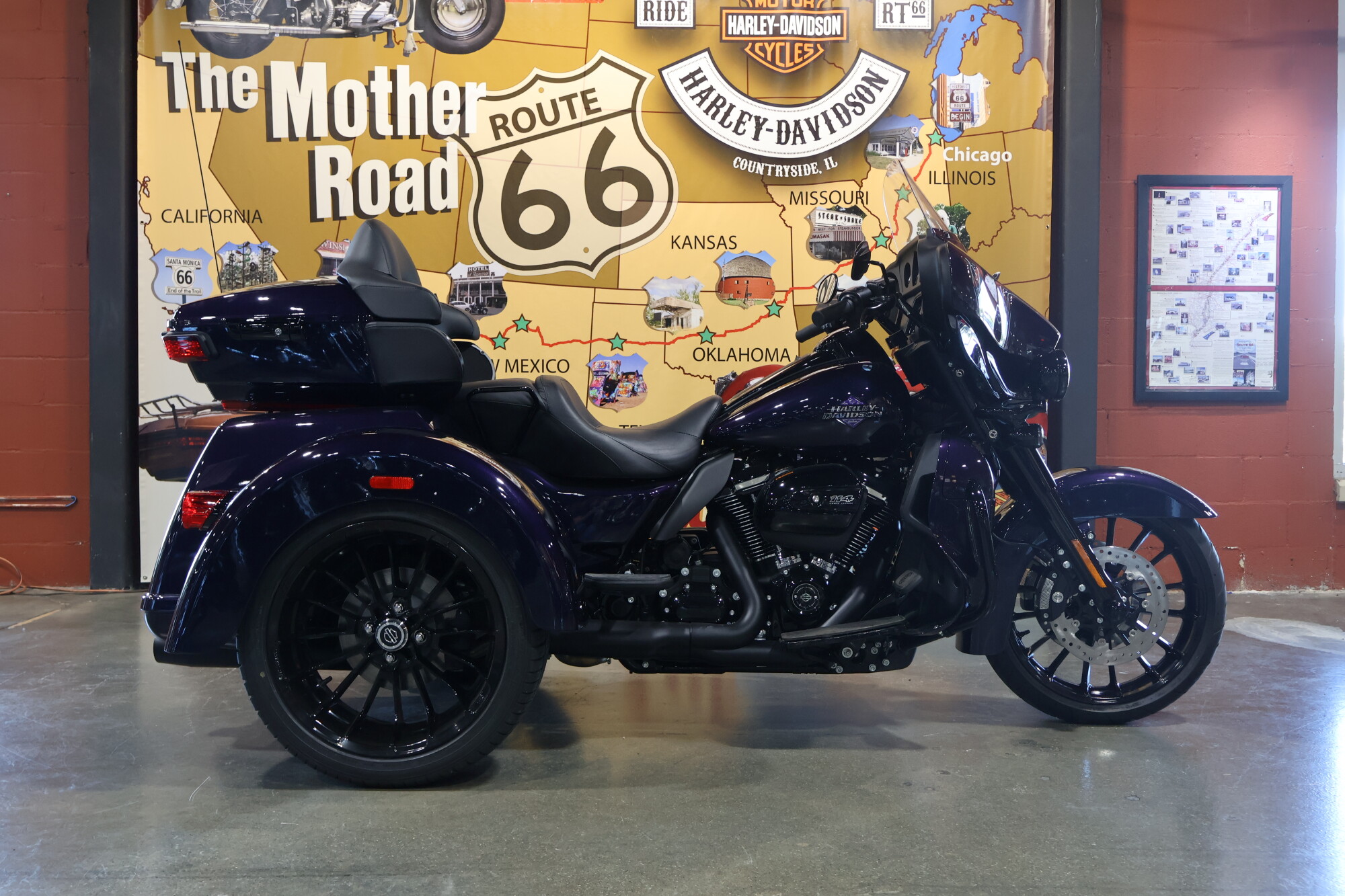 FLHTCUTG 2025 Tri Glide® Ultra