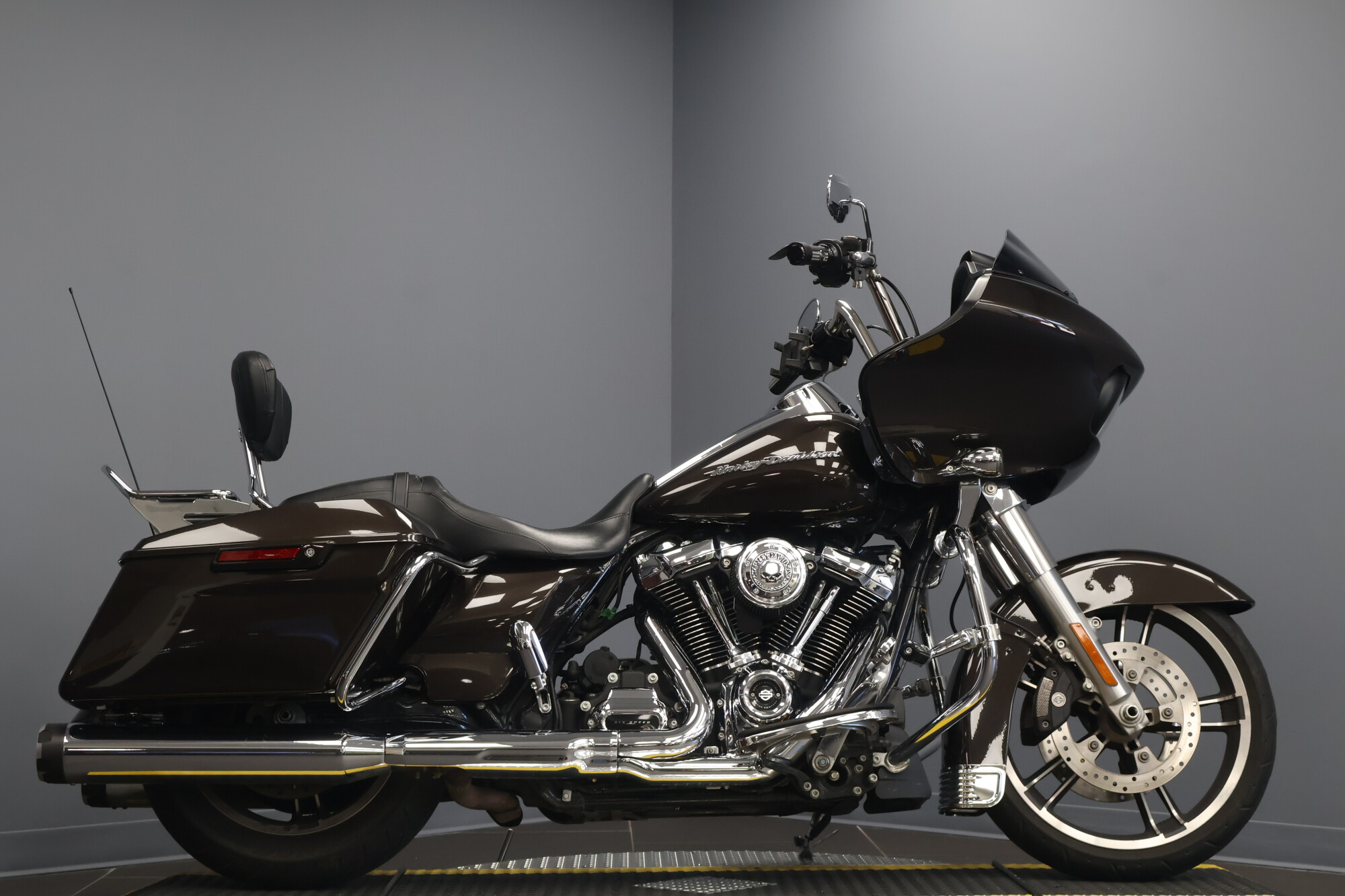 2018 Harley-Davidson® Road Glide® Sumatra Brown