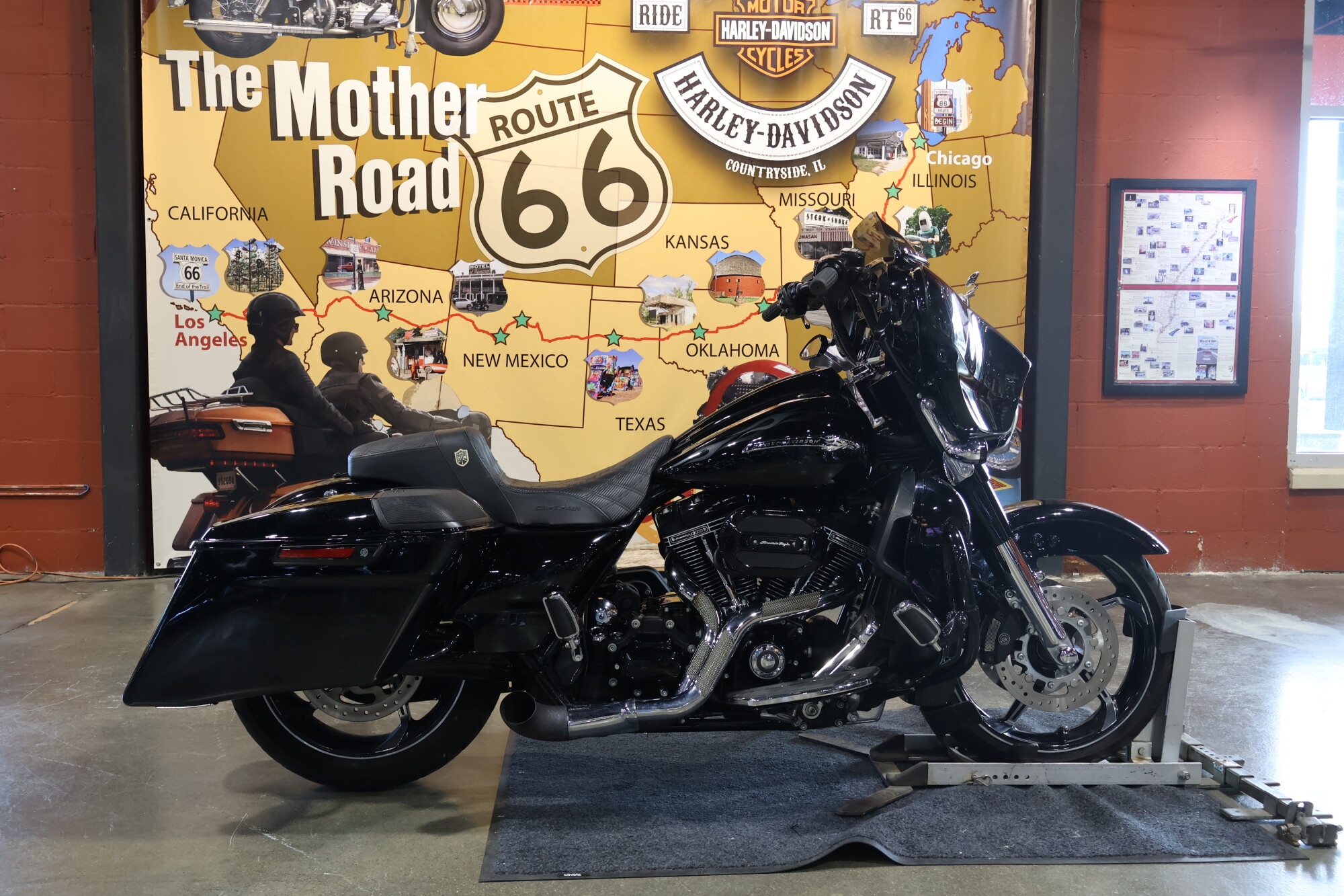 FLHXSE 2016 CVO™ Street Glide®