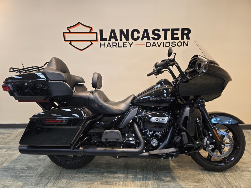 2022 Harley-Davidson® Road Glide® Limited Black FLTRK