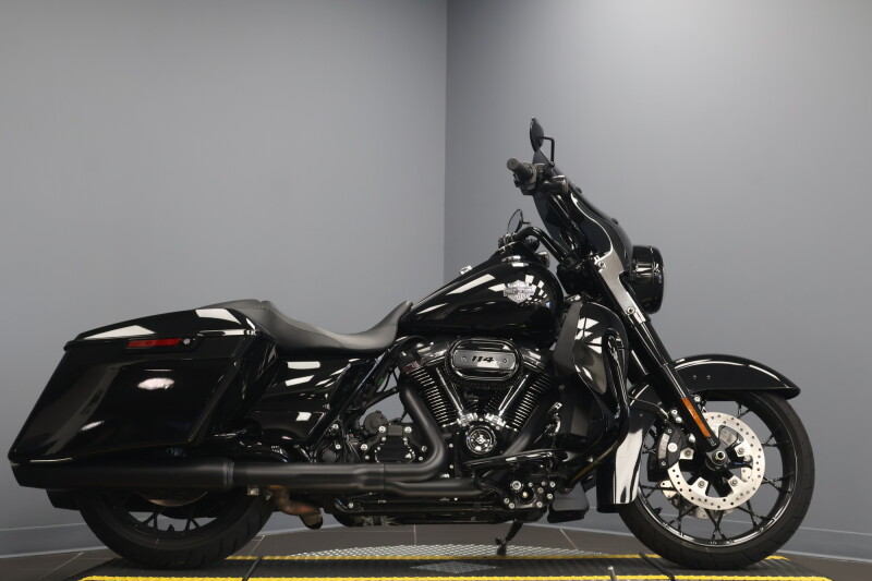 2025 Harley-Davidson® Road King® Special Vivid Black