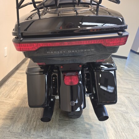 2022 Harley-Davidson® Road Glide® Limited Black FLTRK thumb 2