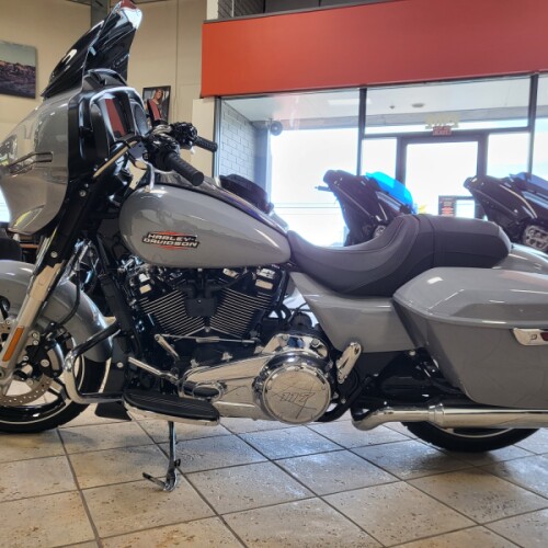2024 Harley-Davidson® Street Glide® FLHX thumb 2