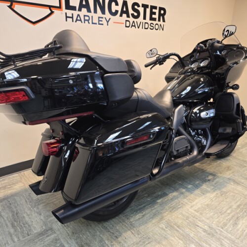 2022 Harley-Davidson® Road Glide® Limited Black FLTRK thumb 3