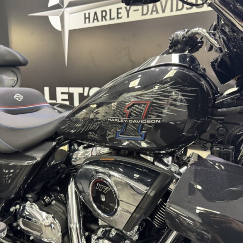 2026 Harley-Davidson® Street Glide® Midnight Ember Chrome Trim thumb 1