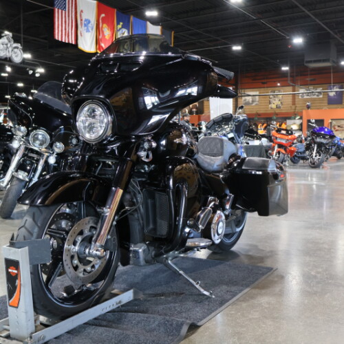 FLHXSE 2016 CVO™ Street Glide® thumb 1
