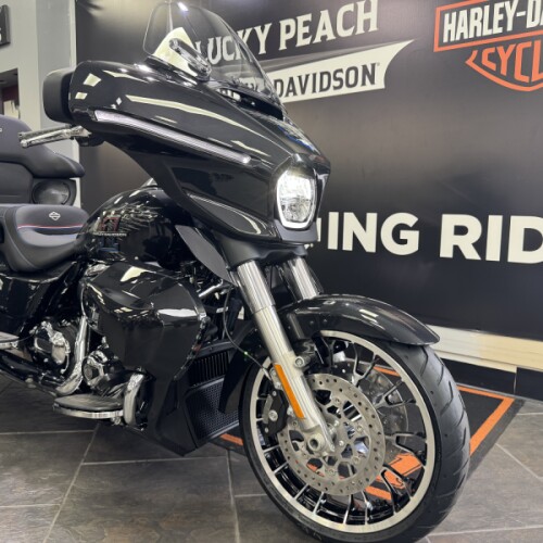 2026 Harley-Davidson® Street Glide® Midnight Ember Chrome Trim thumb 0