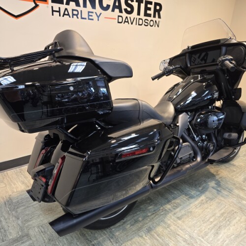 2025 Harley-Davidson® Street Glide® Ultra Vivid Black - Black Finish FLHXU thumb 3