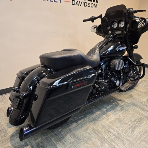 2012 Harley-Davidson® Street Glide®  Vivid Black FLHX thumb 3