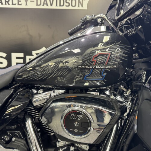 2026 Harley-Davidson® Street Glide® Midnight Ember Chrome Trim thumb 2