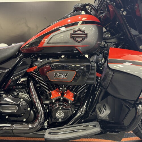 2026 Harley-Davidson® CVO Street Glide 3 Limited Citrus Heat CVO Tri-Tone thumb 2