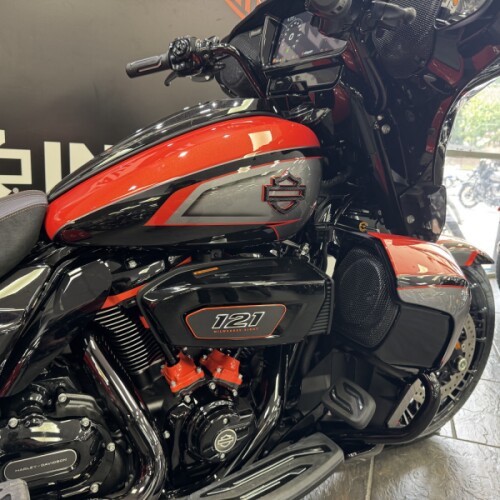 2026 Harley-Davidson® CVO Street Glide 3 Limited Citrus Heat CVO Tri-Tone thumb 1