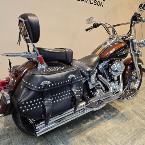 2009 Harley-Davidson® Heritage Softail® Classic Dark Candy Root Beer/Light Candy Root Beer FLSTC thumb 3