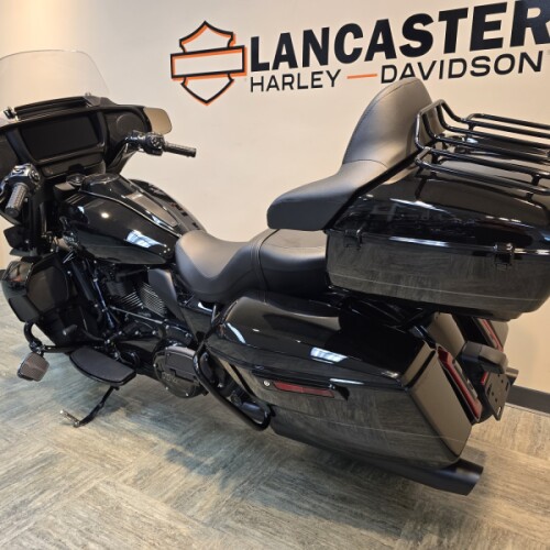 2025 Harley-Davidson® Street Glide® Ultra Vivid Black - Black Finish FLHXU thumb 0