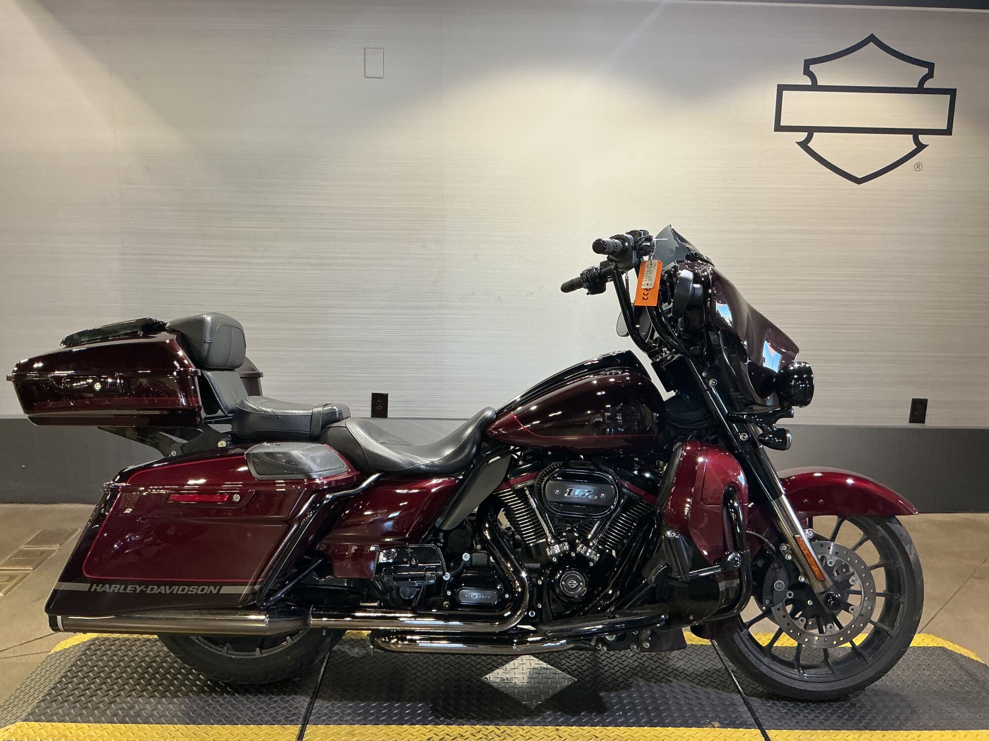 FLHXSE 2019 CVO™ Street Glide®