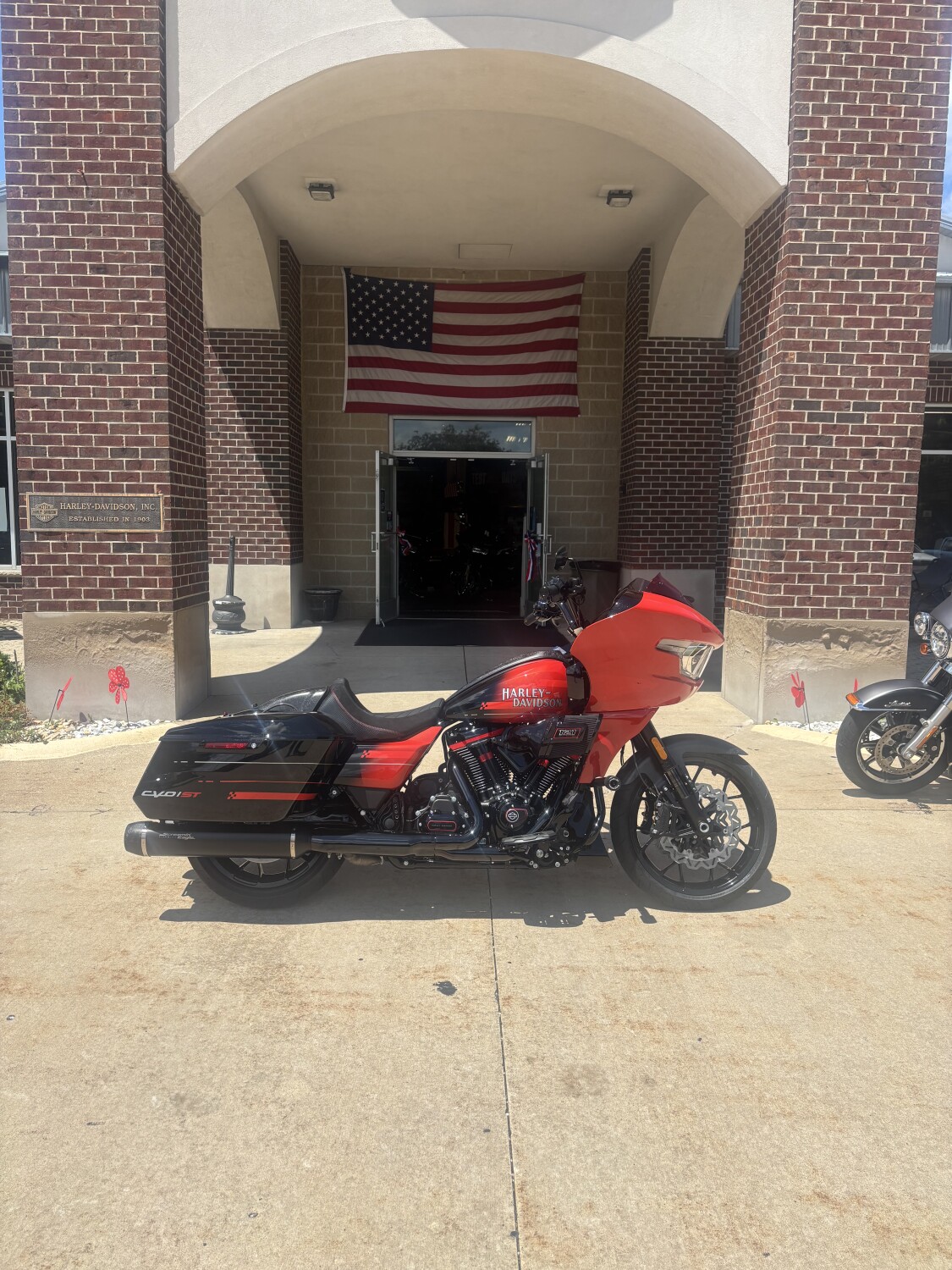 2026 Harley-Davidson® CVO Road Glide ST Citrus Heat Re-Entry