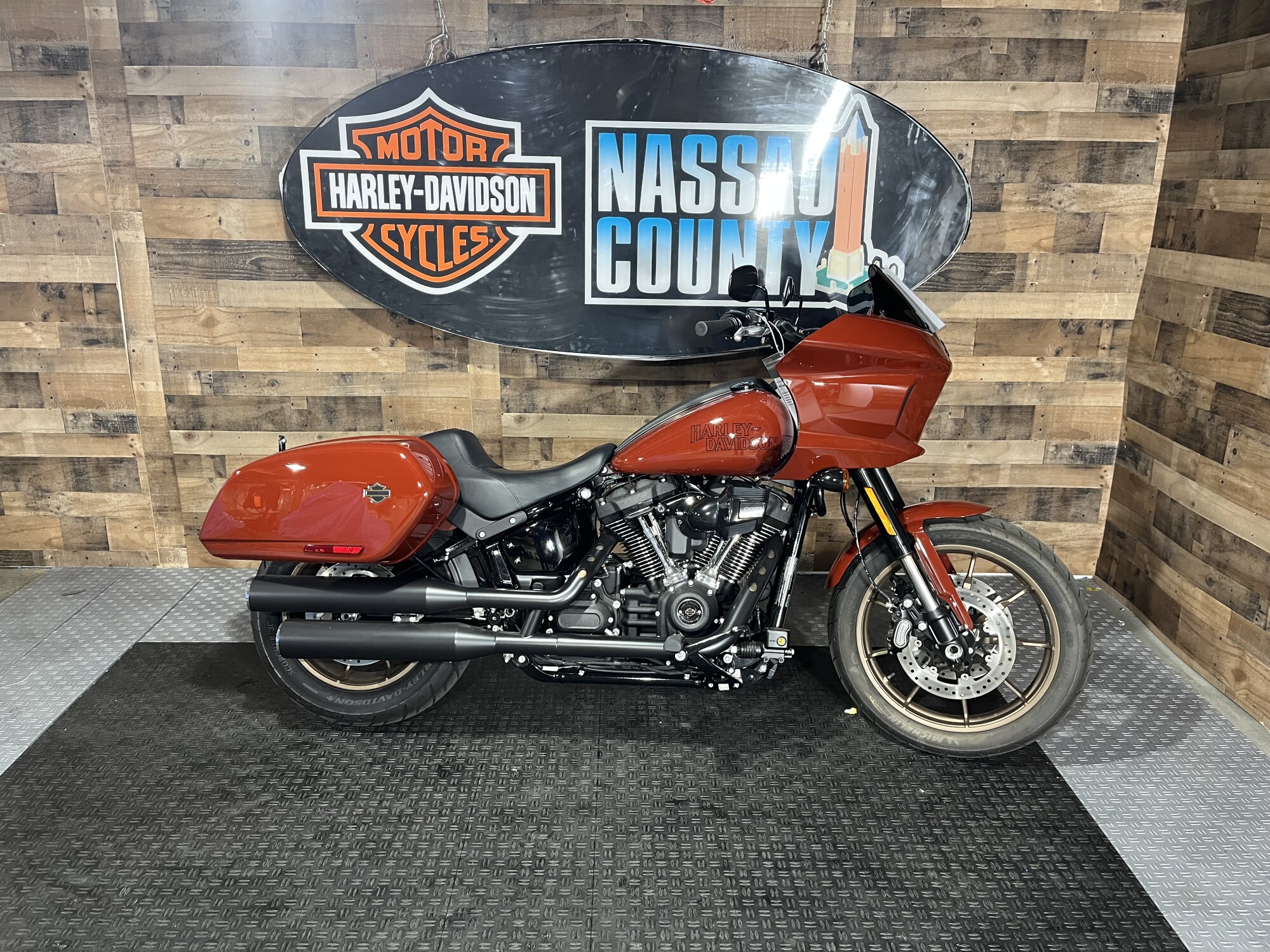 2024 Harley-Davidson<sup>®</sup> Low Rider<sup>®</sup> ST Red Rock