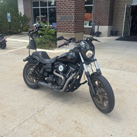 2017 Harley-Davidson® Low Rider® S Vivid Black thumb 3