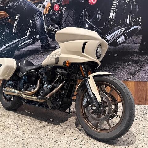 MY23 Harley-Davidson® Low Rider® ST White Sand Pearl thumb 3