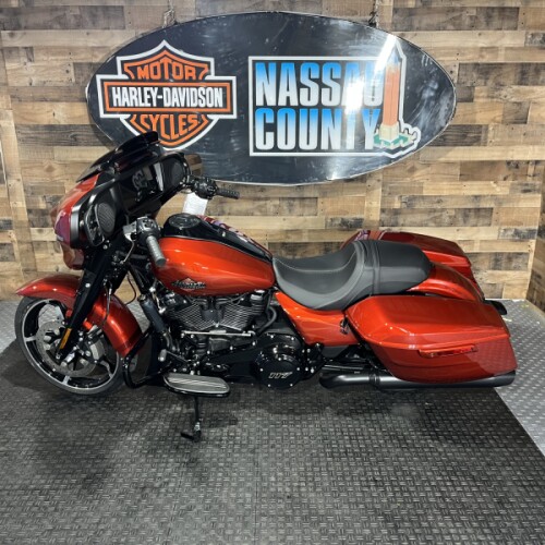 2025 Harley-Davidson<sup>®</sup> Street Glide® Whiskey Firestorm - Black Finish thumb 2