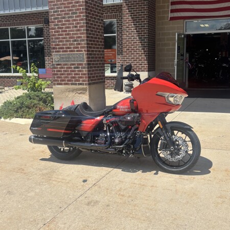 2026 Harley-Davidson® CVO Road Glide ST Citrus Heat Re-Entry thumb 3