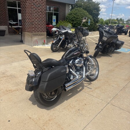 2009 Sportster 1200 Custom Vivid Black thumb 2