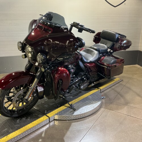FLHXSE 2019 CVO™ Street Glide® thumb 0