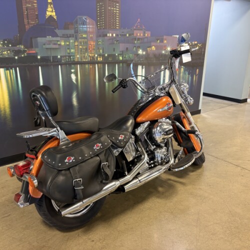2016 Harley-Davidson® Heritage Softail® Classic FLSTC thumb 0