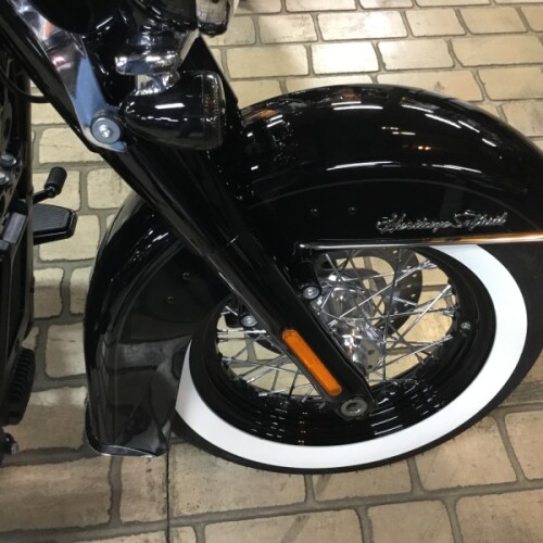 2019 Harley-Davidson® Heritage Classic Vivid Black thumb 2