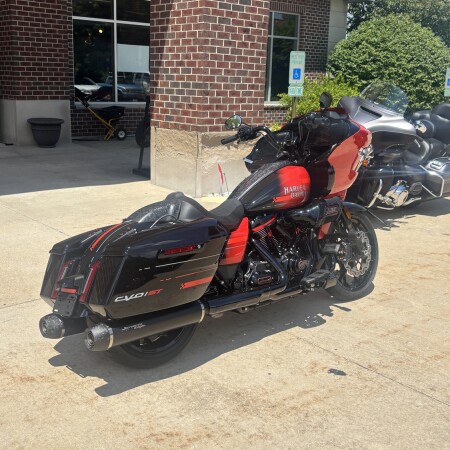 2026 Harley-Davidson® CVO Road Glide ST Citrus Heat Re-Entry thumb 2