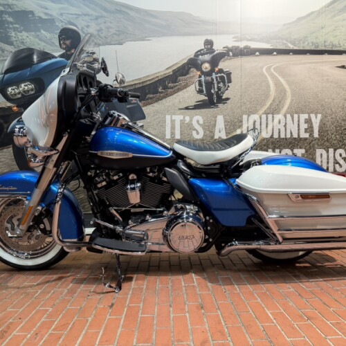 2021 Harley-Davidson® Electra Glide® Revival™ Hi-Fi Blue/Birch White thumb 3