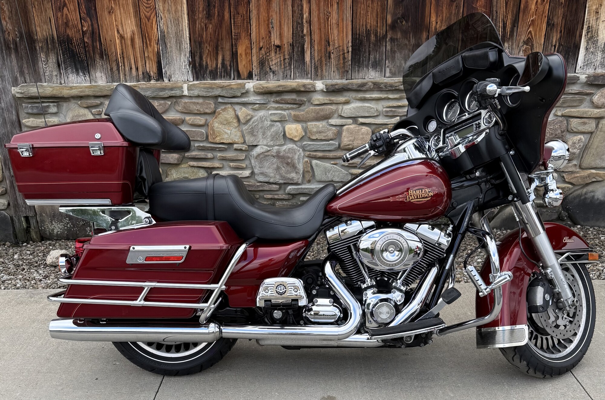 2010 Harley-Davidson® Electra Glide® Classic RED HOT SUNGLO