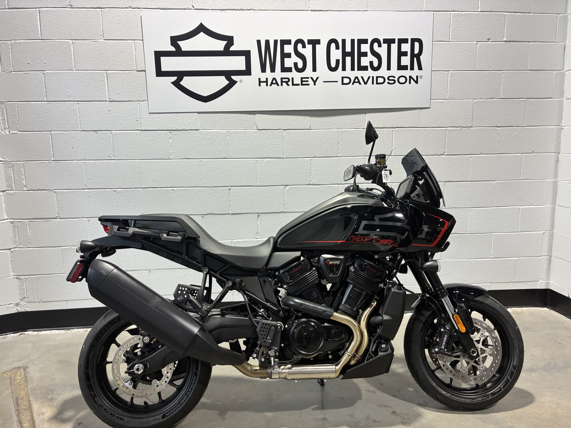 2026 Harley-Davidson® Pan America® 1250 ST Vivid Black RA1250ST