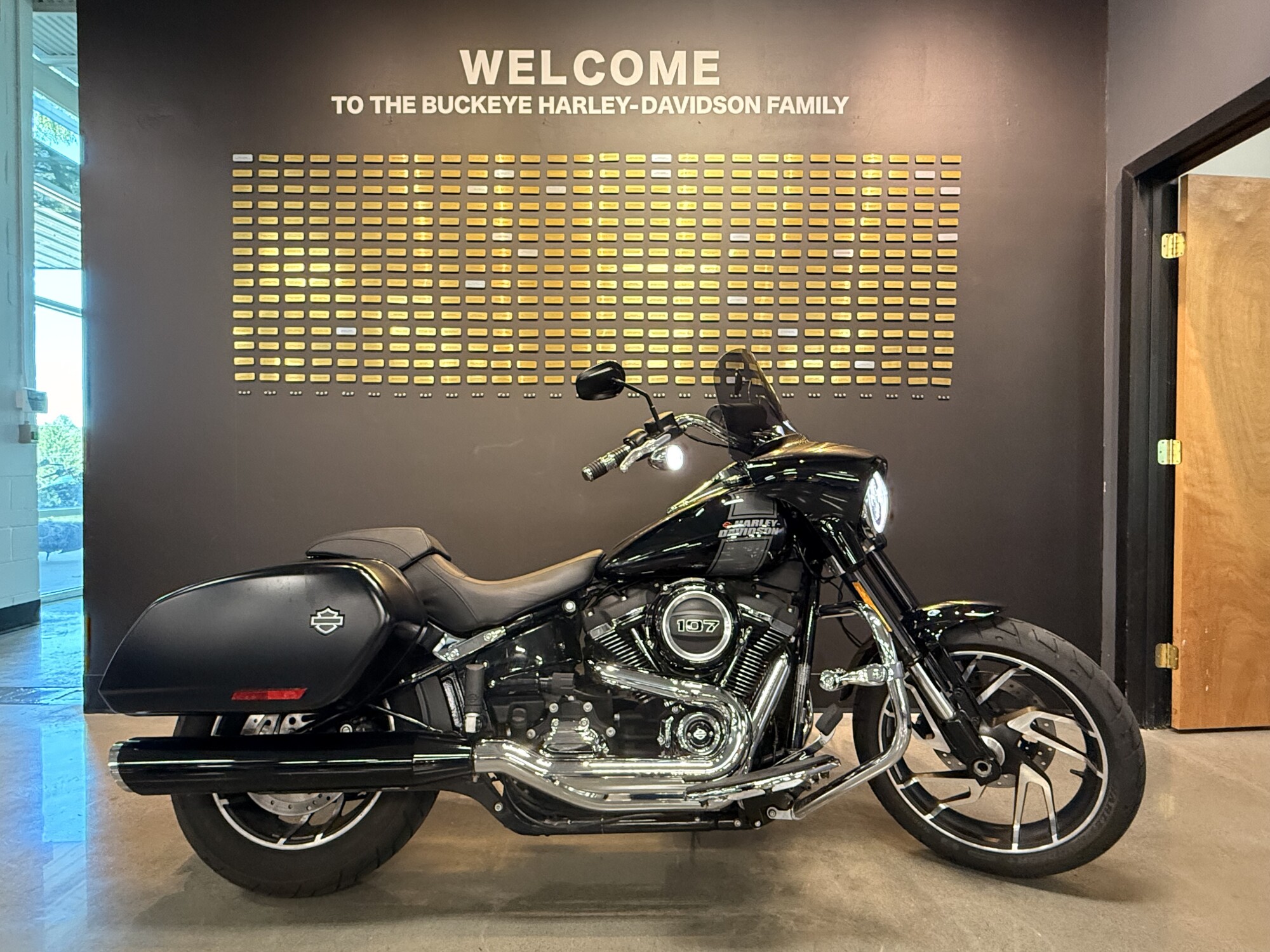 2021 Harley-Davidson® Sport Glide® Vivid Black