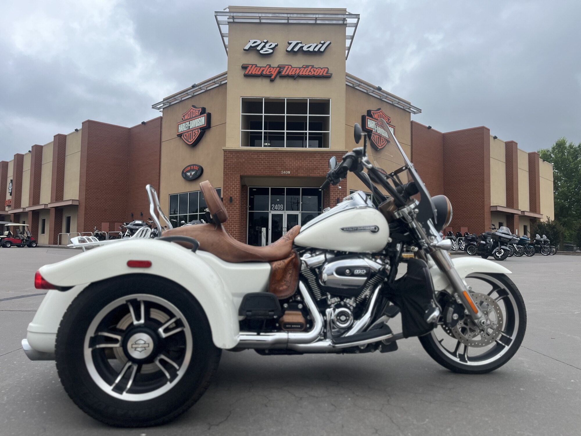 2019 Harley-Davidson® FLRT Freewheeler® Bonneville Salt Pearl 859136