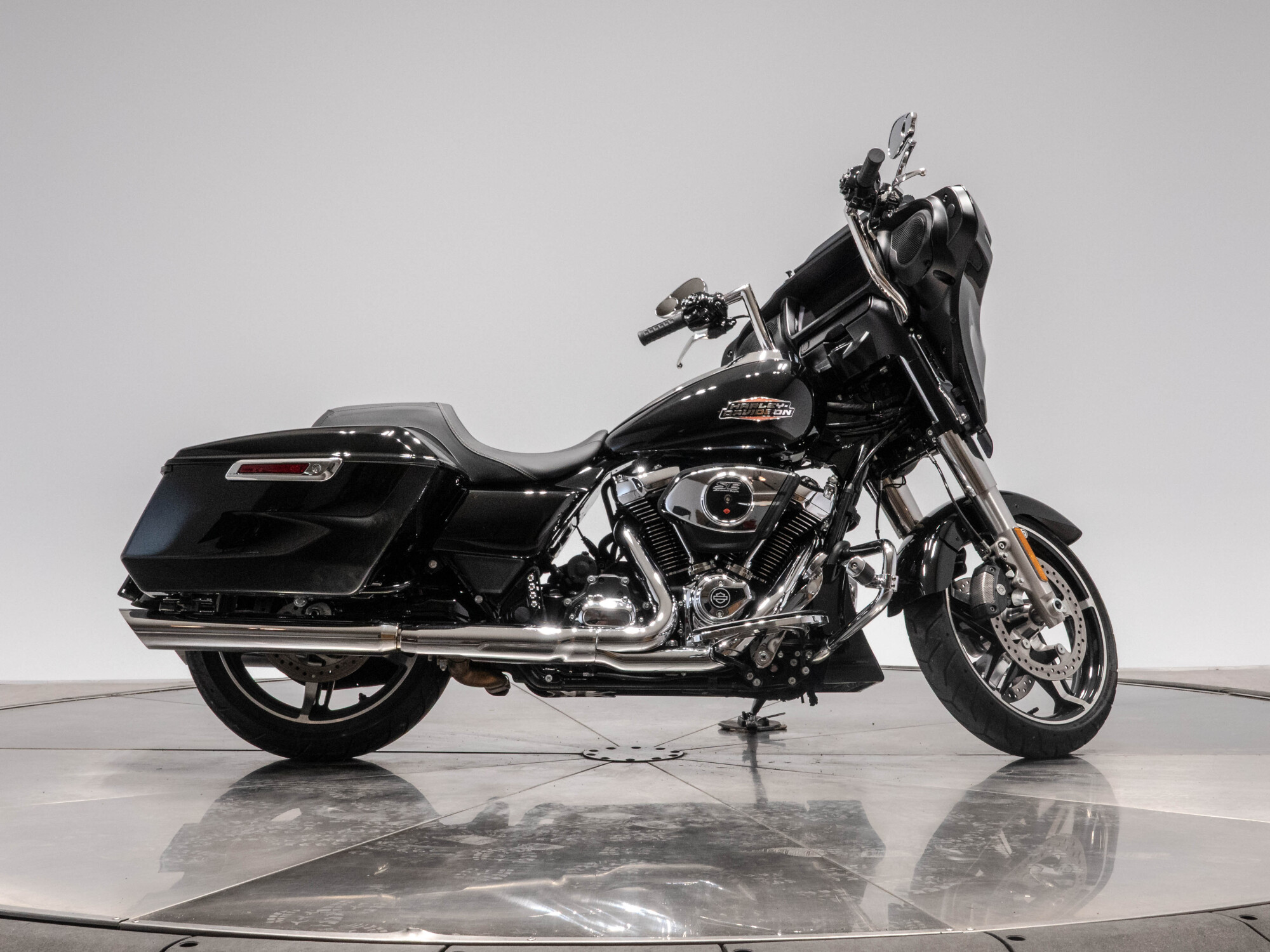 2024 HARLEY-DAVIDSON FLHX STREET GLIDE in vivid black
