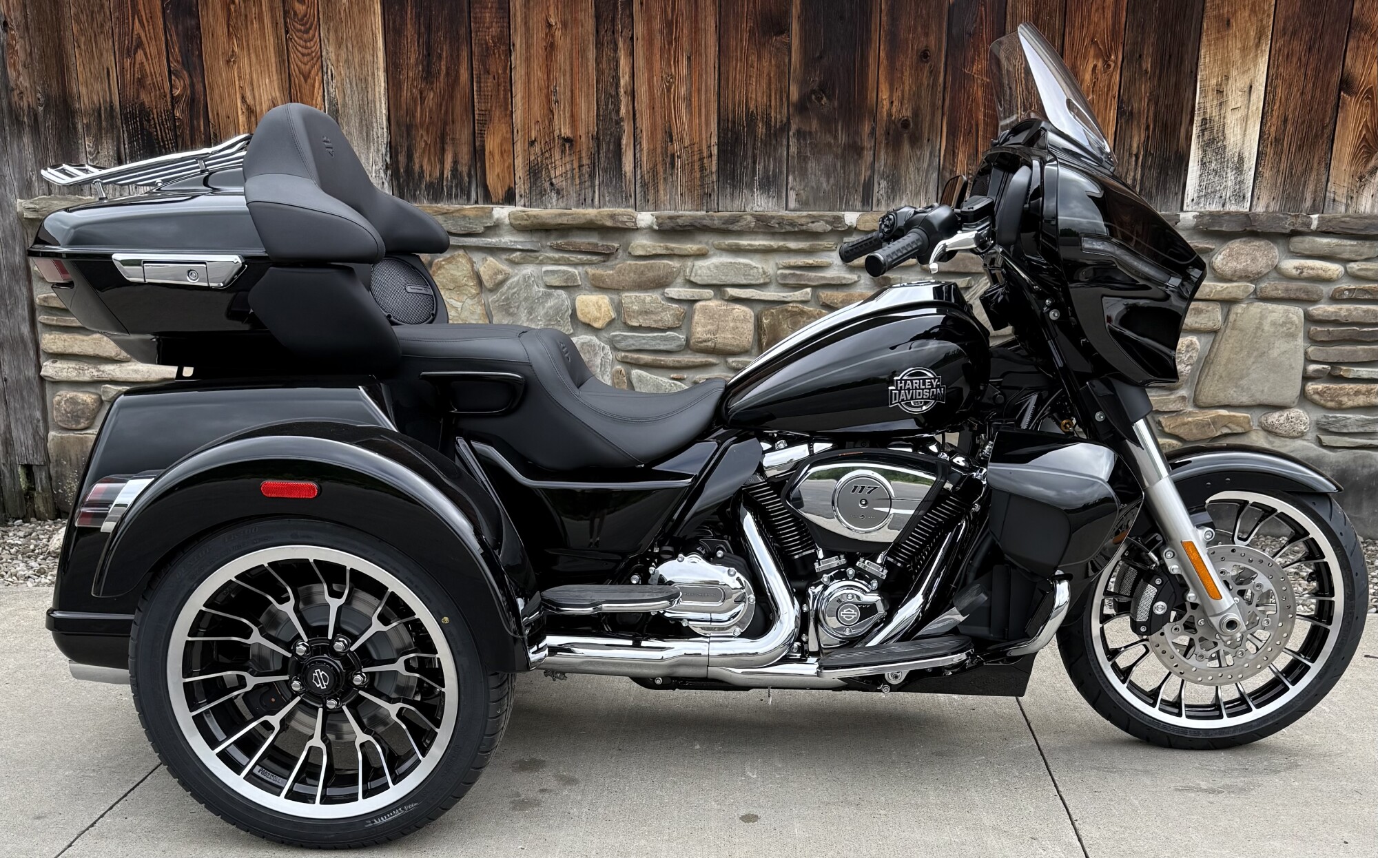 2026 Harley-Davidson® Street Glide 3 Limited Vivid Black