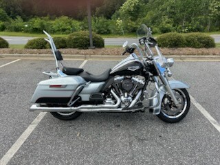 2015 Harley-Davidson® Road King® Classic BRIL SLVR/V BLK W/ PINSTRIP