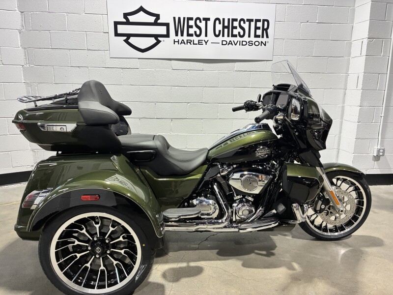 2026 Harley-Davidson® Street Glide 3 Limited Olive Steel Metallic / Vivid Black FLHLT