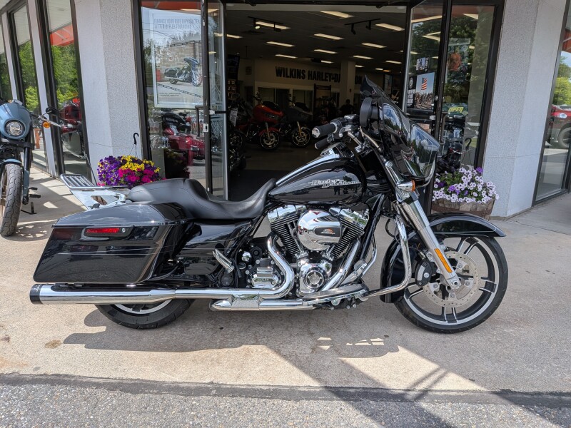 2015 HARLEY-DAVIDSON FLHXS STREET GLIDE SPECIAL in Vivid Black