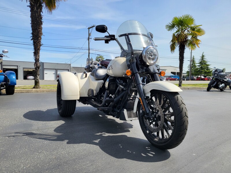 2023 Harley-Davidson® Freewheeler® White Sand Pearl