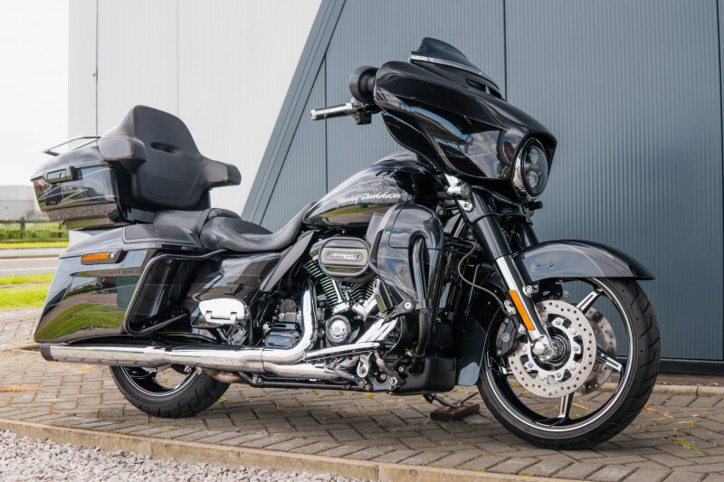2017 Harley-Davidson® CVO™ Street Glide® 