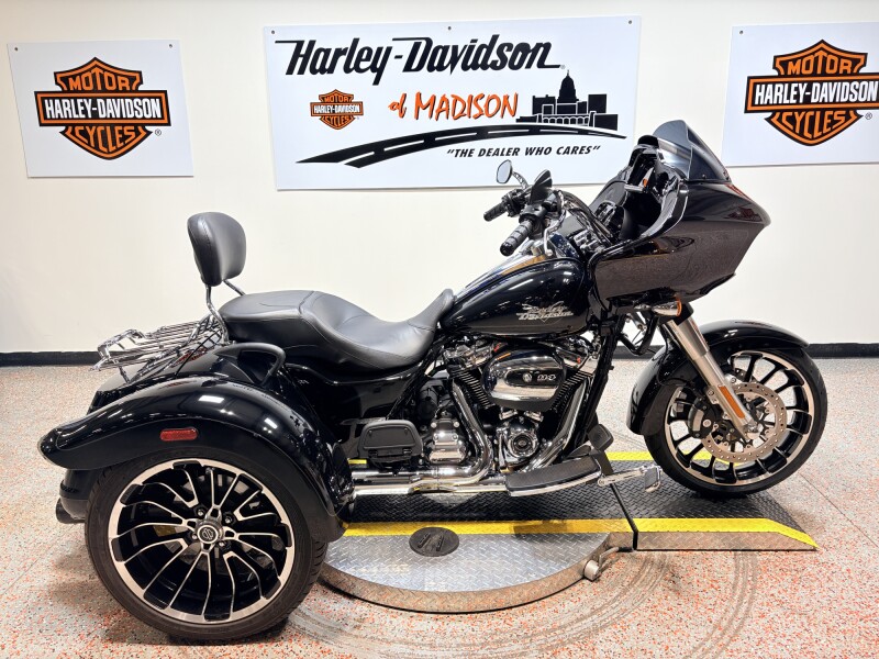 2023 FLTRT Harley-Davidson® Road Glide® 3 Vivid Black - Black Finish 852055