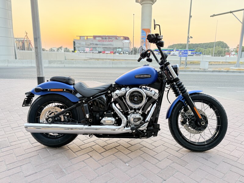 2026 Harley-Davidson® Street Bob® Aurora Blue Denim Chrome Laced Wheels