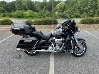 2017 Harley-Davidson® Ultra Limited Vivid Black